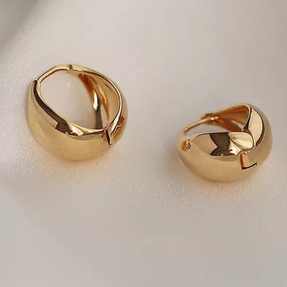 Jewelry - Huggie hoop earrings